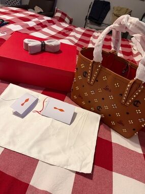 Beautiful NEW Fashion Tote Inspired-read description